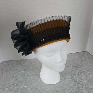 Stylish Black and Gold Women's Fascinator